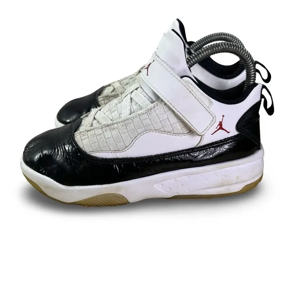 Jordan Max Aura 2 Youth Size 2.5Y Basketball Comfort